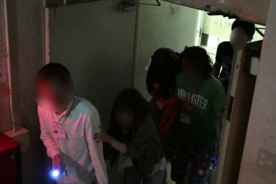 教室内の謎の女性