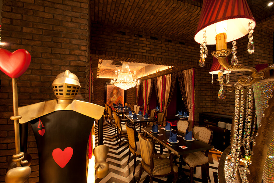 不思議の国へようこそ!