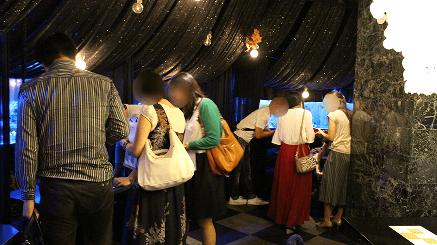 サイコロに沿ってコマを進めながら会場に隠された謎を探します♪