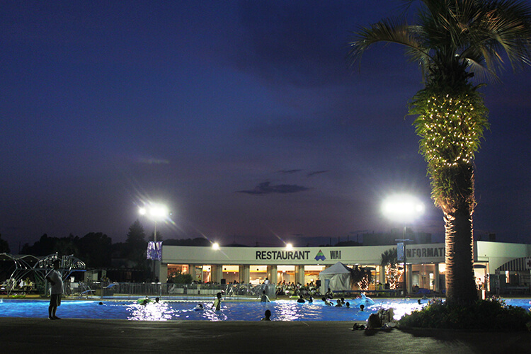 プールサイド会場を貸切!