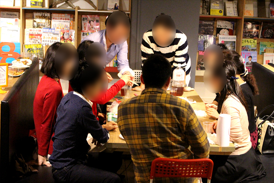 早速作成いただいたお菓子の街を壊し、お茶タイム開始♥チーム替えを挟みながらすべてのチームとお話しをしていきます♥