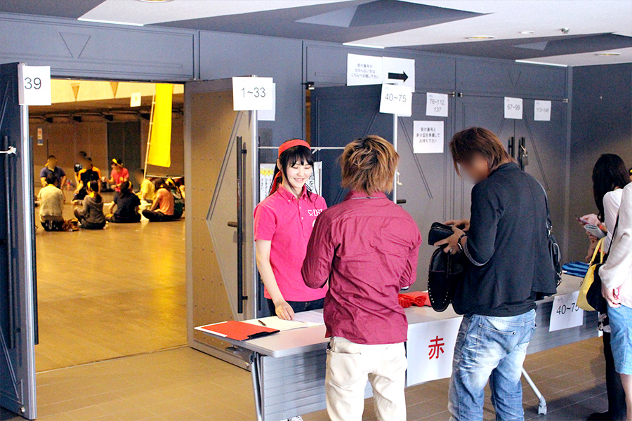 色別に受付スタート！ 最高の笑顔でお出迎え～♪