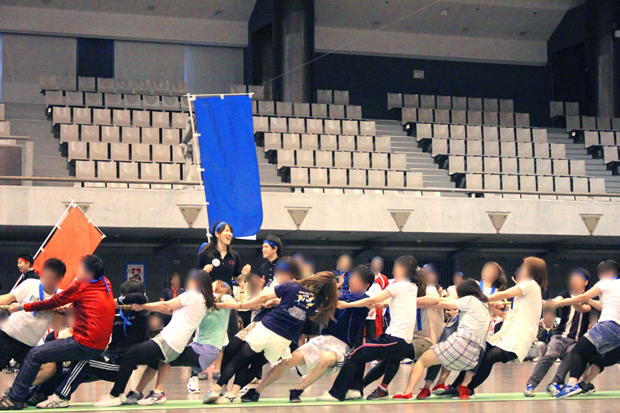 「よいしょ！よいしょ！」と力を合わせて綱を引きます！男女交互で並ぶからドキドキが止まらない？！